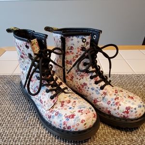 Dr Martens "Delaney" US L size 5